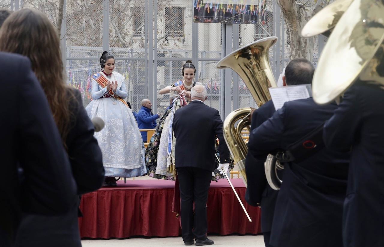 Entrada de Bandas de Música en la plaza del Ayuntamiento.El acto se ha celebrado el día de la Crida, momentos antes de la mascletà del 27 de febrero de 2022. 