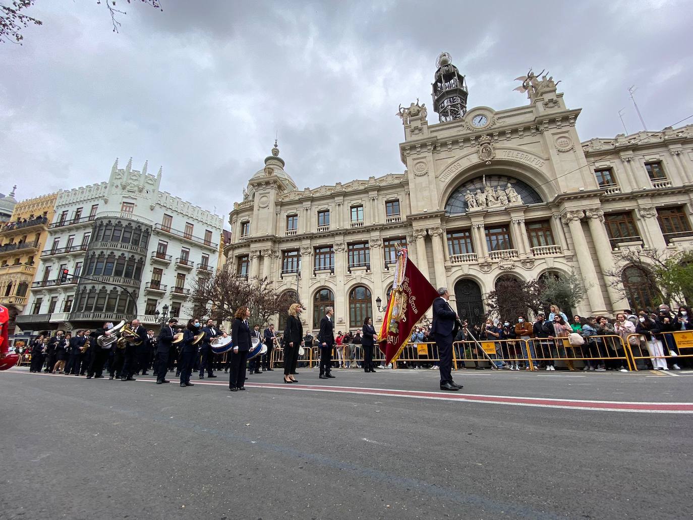 Entrada de Bandas de Música en la plaza del Ayuntamiento.El acto se ha celebrado el día de la Crida, momentos antes de la mascletà del 27 de febrero de 2022. 