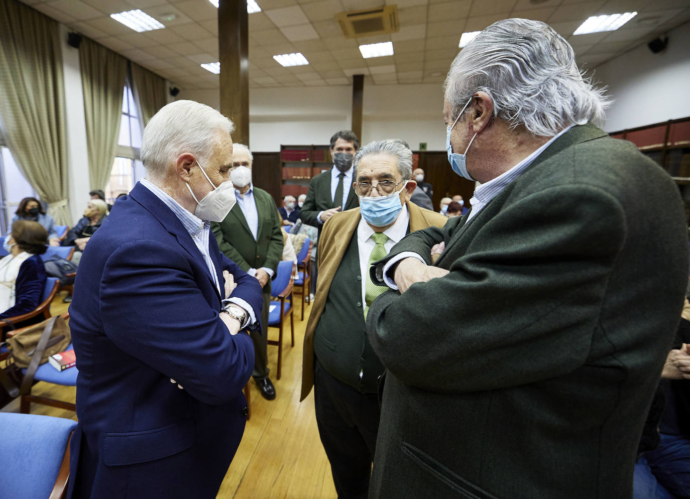 Fotos: Los periodistas Juan Fernández Miranda y Javier Chicote presentan en el Aula LAS PROVINCIAS su libro &#039;El jefe de los espías&#039;