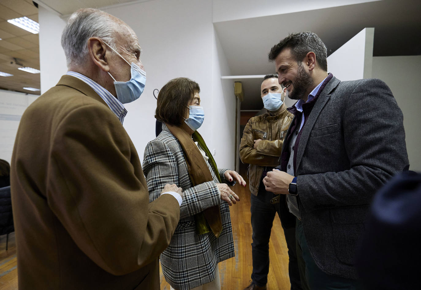 Fotos: Los periodistas Juan Fernández Miranda y Javier Chicote presentan en el Aula LAS PROVINCIAS su libro &#039;El jefe de los espías&#039;