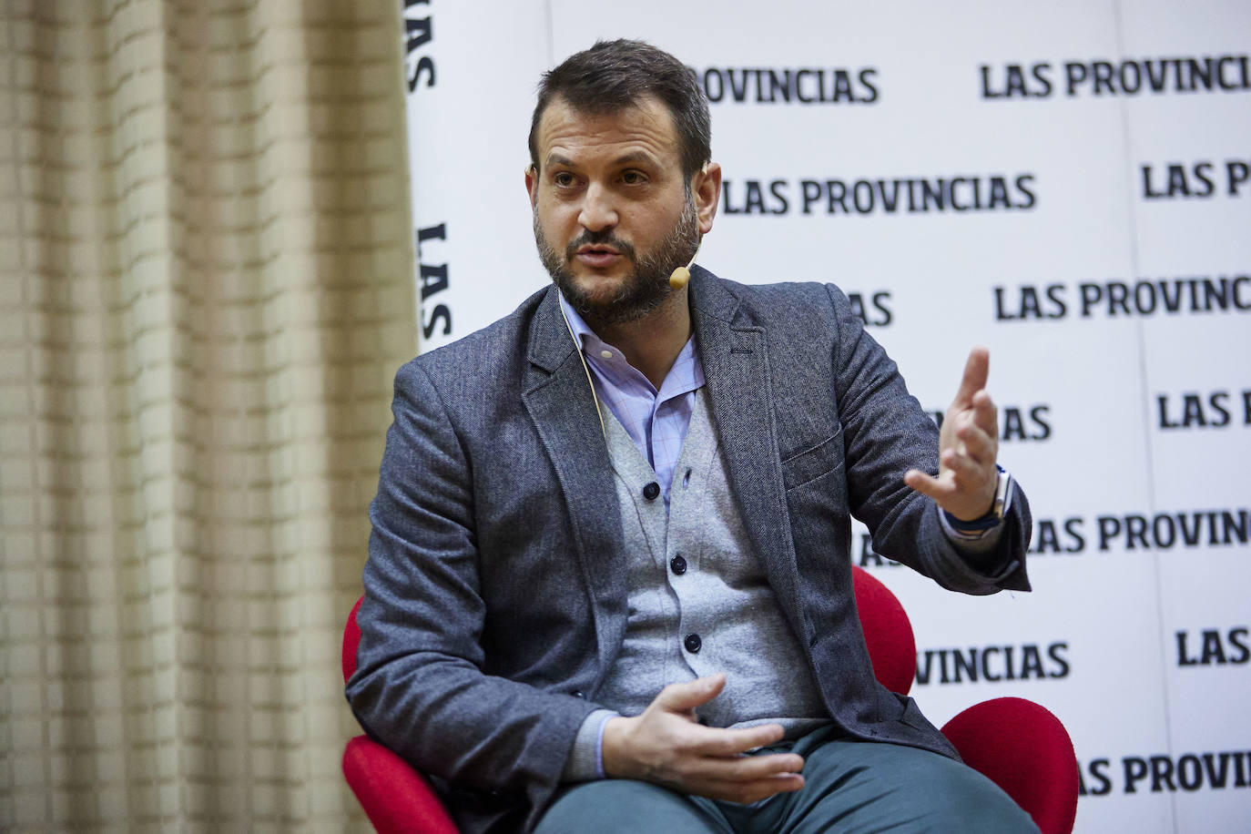 Fotos: Los periodistas Juan Fernández Miranda y Javier Chicote presentan en el Aula LAS PROVINCIAS su libro &#039;El jefe de los espías&#039;