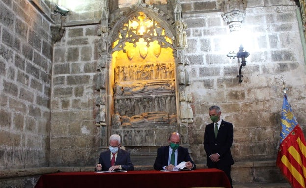 Francisco Ramos, Ramón Castresana y Fernando García, durante la firma del acuerdo. 