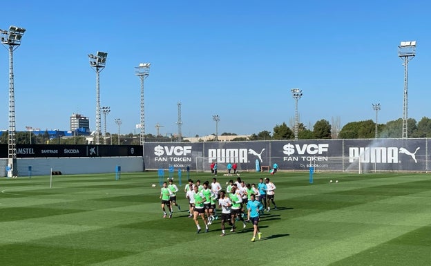 Gayà entrena con el grupo y ultima sus opciones para estar ante el Athletic