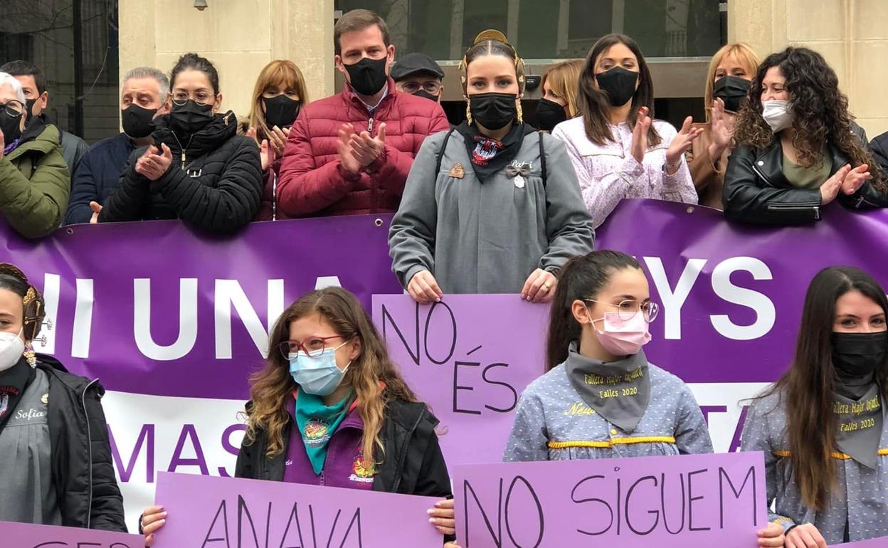 Crida contra la violencia de género del mundo fallero el pasado sábado en Xàtiva. 