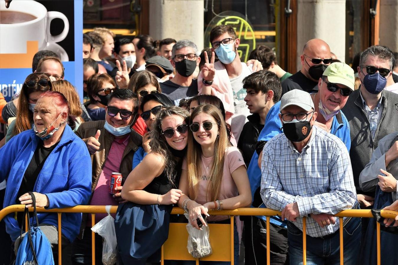 Fotos: Búscate en la mascletà del 2 de marzo de 2022