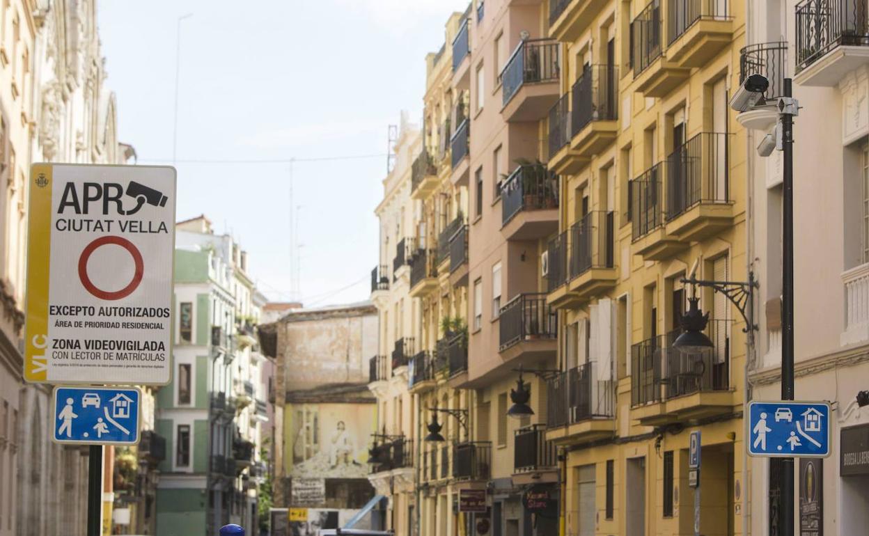 Entrada al área de prioridad residencial de Ciutat Vella. 