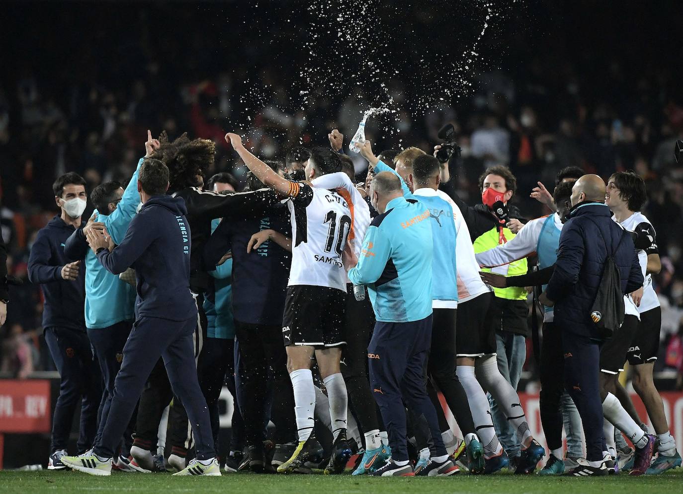 Fotos: Mestalla celebra el pase a la final de la Copa del Rey