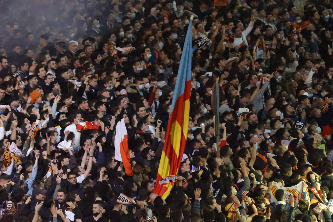 Fotos: Mestalla celebra el pase a la final de la Copa del Rey