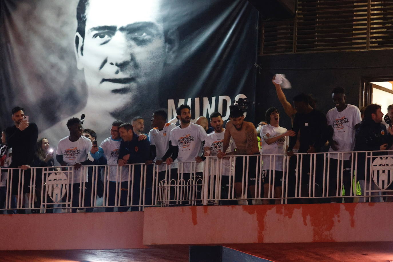 Fotos: Mestalla celebra el pase a la final de la Copa del Rey