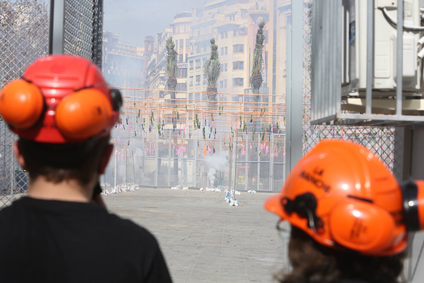 Pirotecnia Pibierzo, de León, dispara su terremoto berciano en la plaza del Ayuntamiento de Valencia