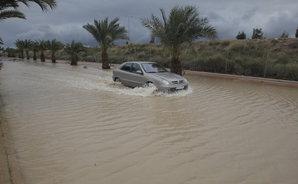 La lluvia ha caído con fuerza en la comarca del Vinalopó. 