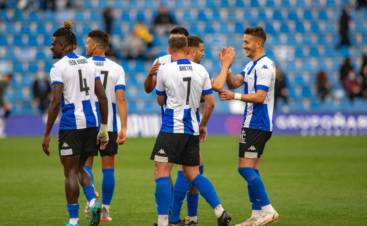 Los jugadores del Hércules celebran la última victoria el domingo ante el Pulpileño. 