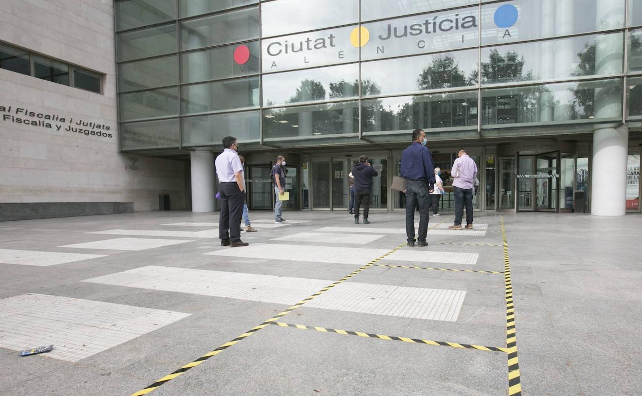 Acceso a la Ciudad de la Justicia. 