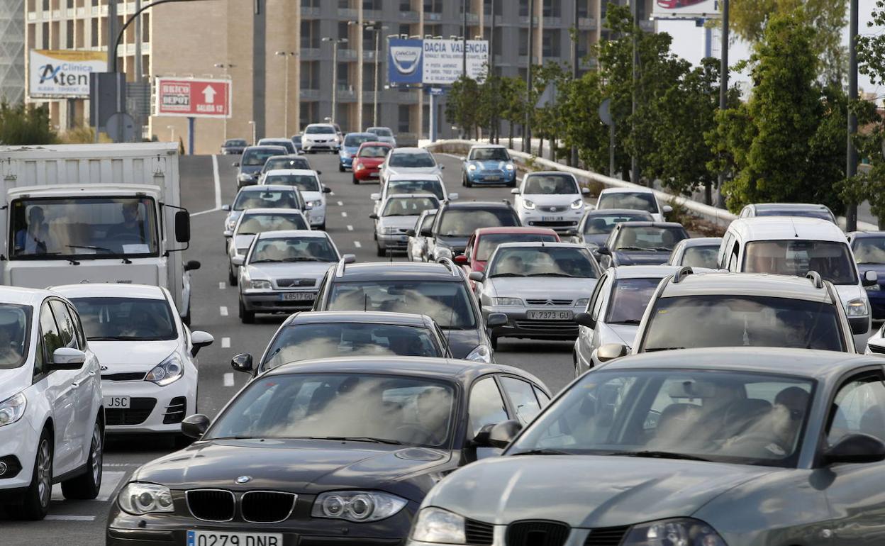 Acceso a Valencia por la avenida Cortes Valencianas. 