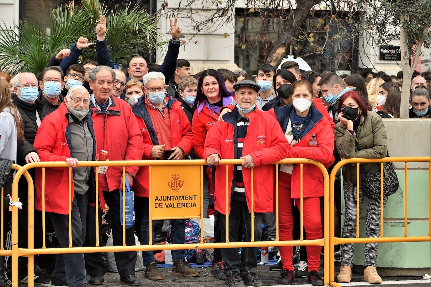 La mascletà del 8 de marzo, Día de la Mujer, ha sido disparada por Reyes Martí. 