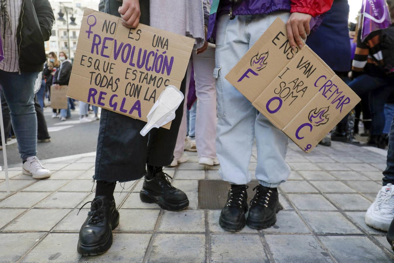 Fotos: Actos y manifestaciones feministas en Valencia por el 8M