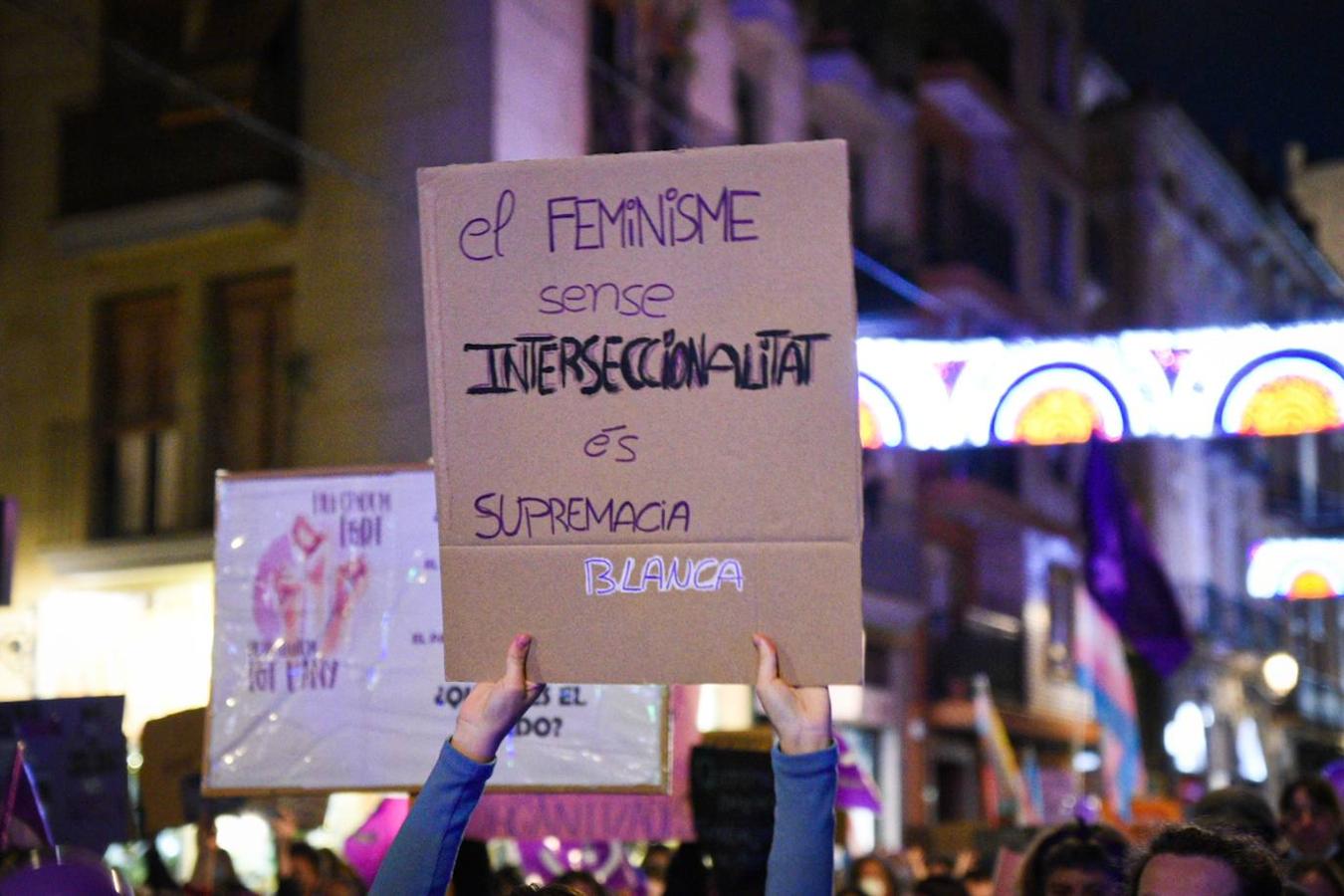 Fotos: Actos y manifestaciones feministas en Valencia por el 8M