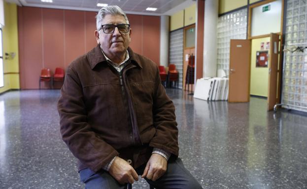 Rogelio Tolosa en el centro de jubilados de l'Amistat de Valencia.