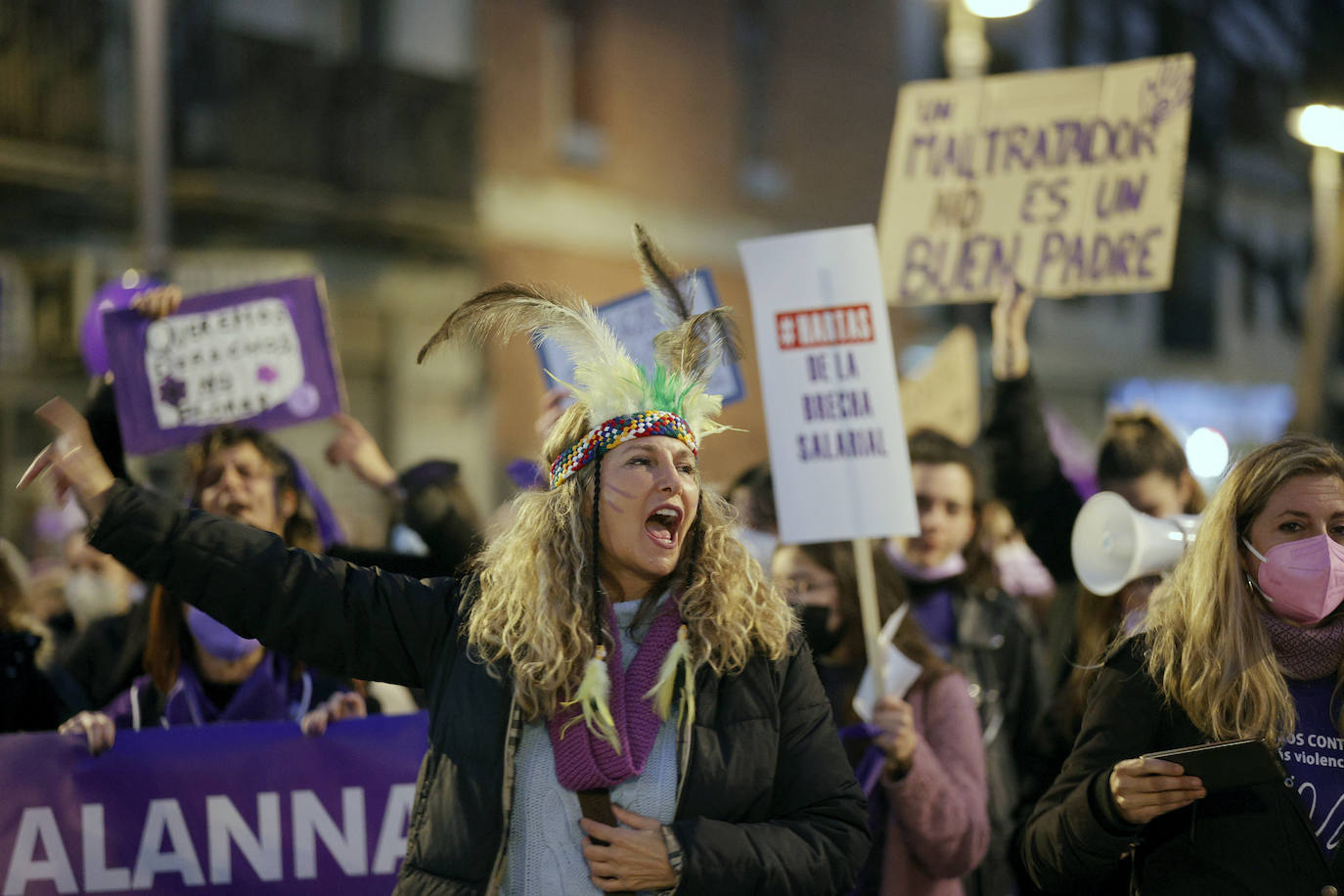 Fotos: Actos y manifestaciones feministas en Valencia por el 8M