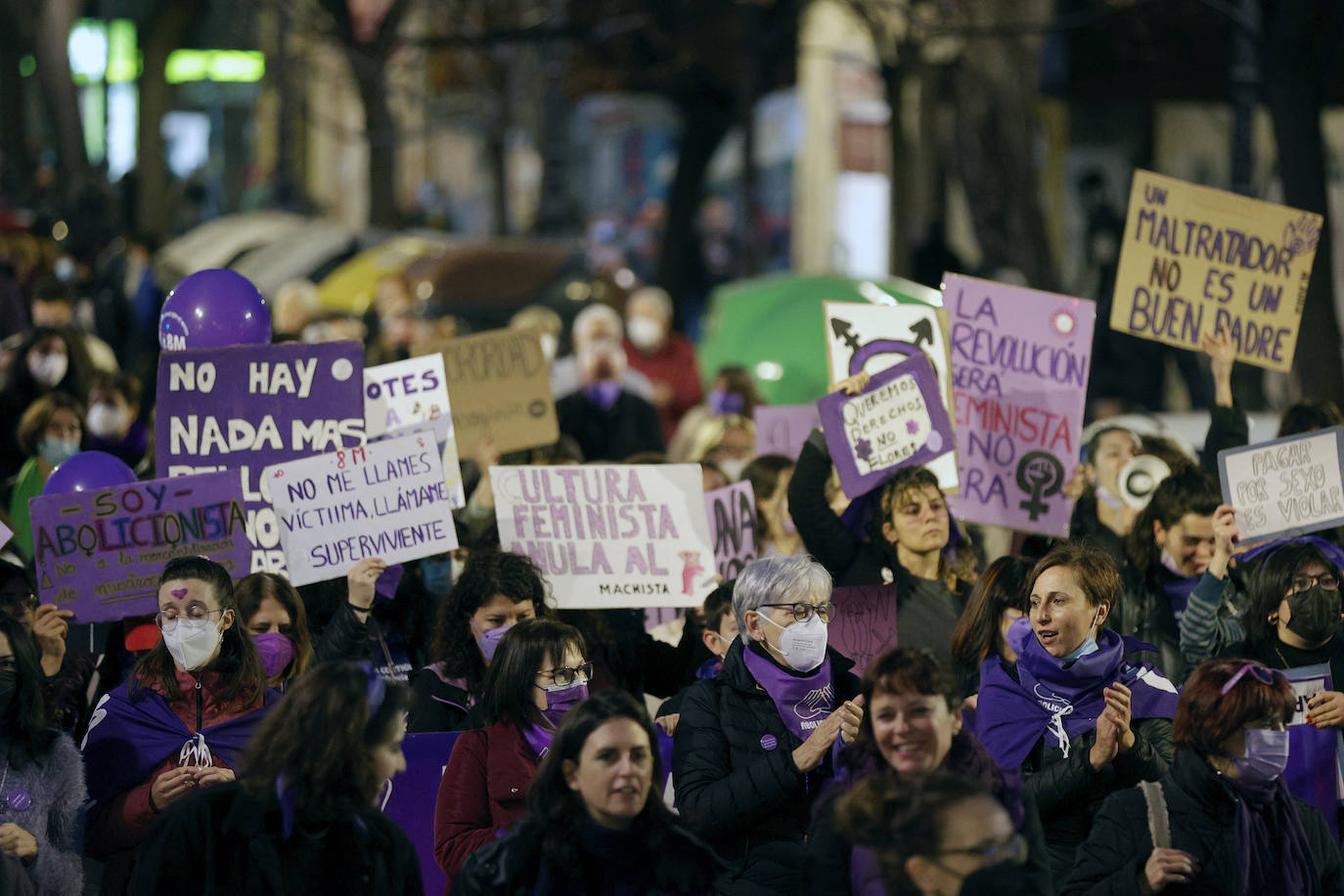 Fotos: Actos y manifestaciones feministas en Valencia por el 8M