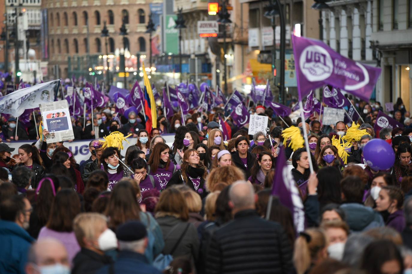 Fotos: Actos y manifestaciones feministas en Valencia por el 8M