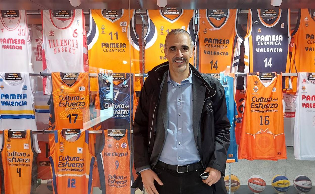 José Antonio Paraíso posa en L'Alqueria del Basket antes de charlar con LAS PROVINCIAS. 