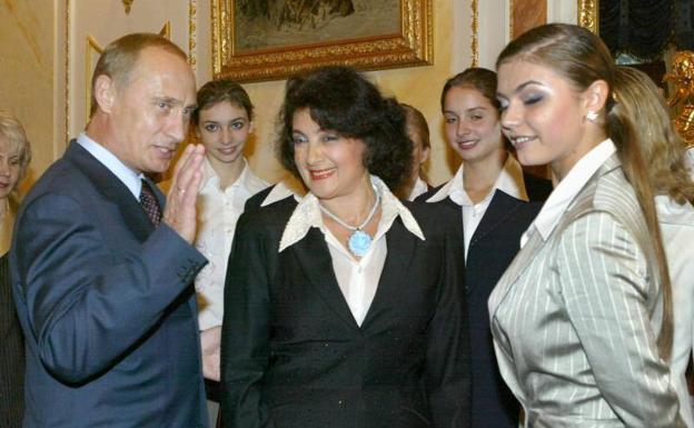 Galería. Alina Kabaeva junto a Vladimir Putin.