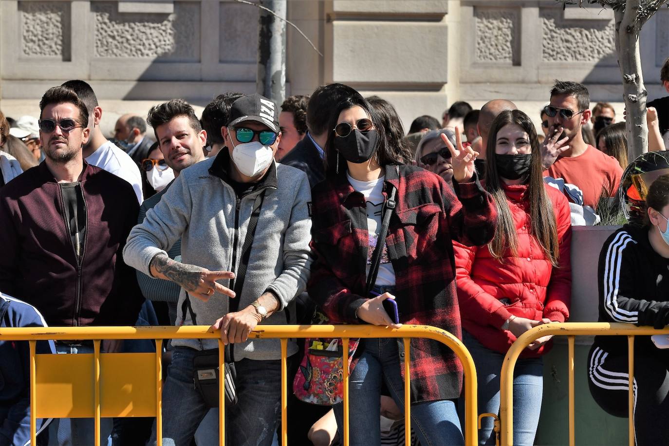 Fotos: Búscate en la mascletà del miércoles 9 de marzo