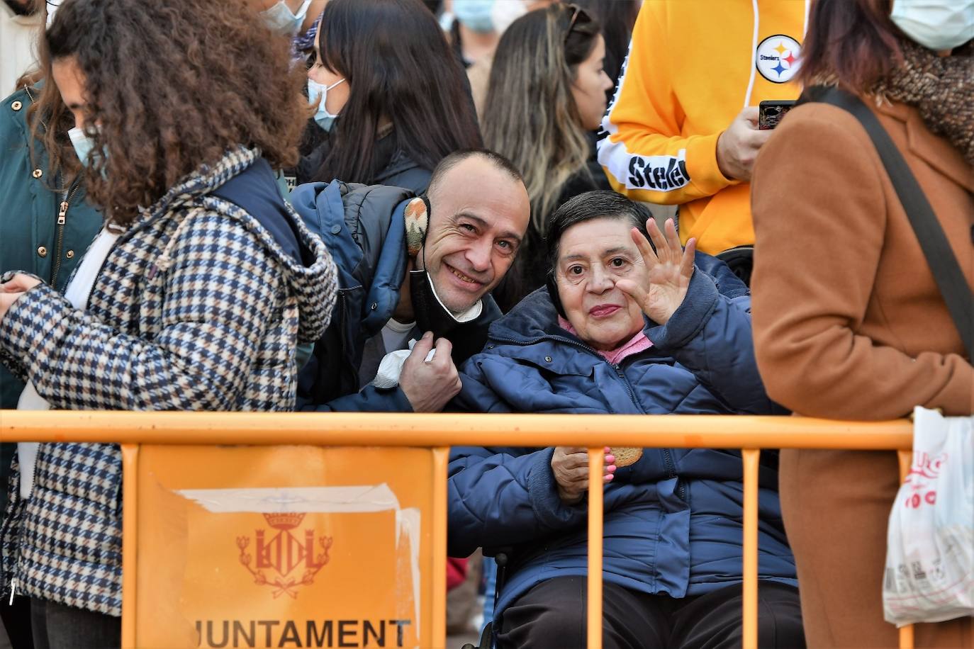 Fotos: Búscate en la mascletà del miércoles 9 de marzo