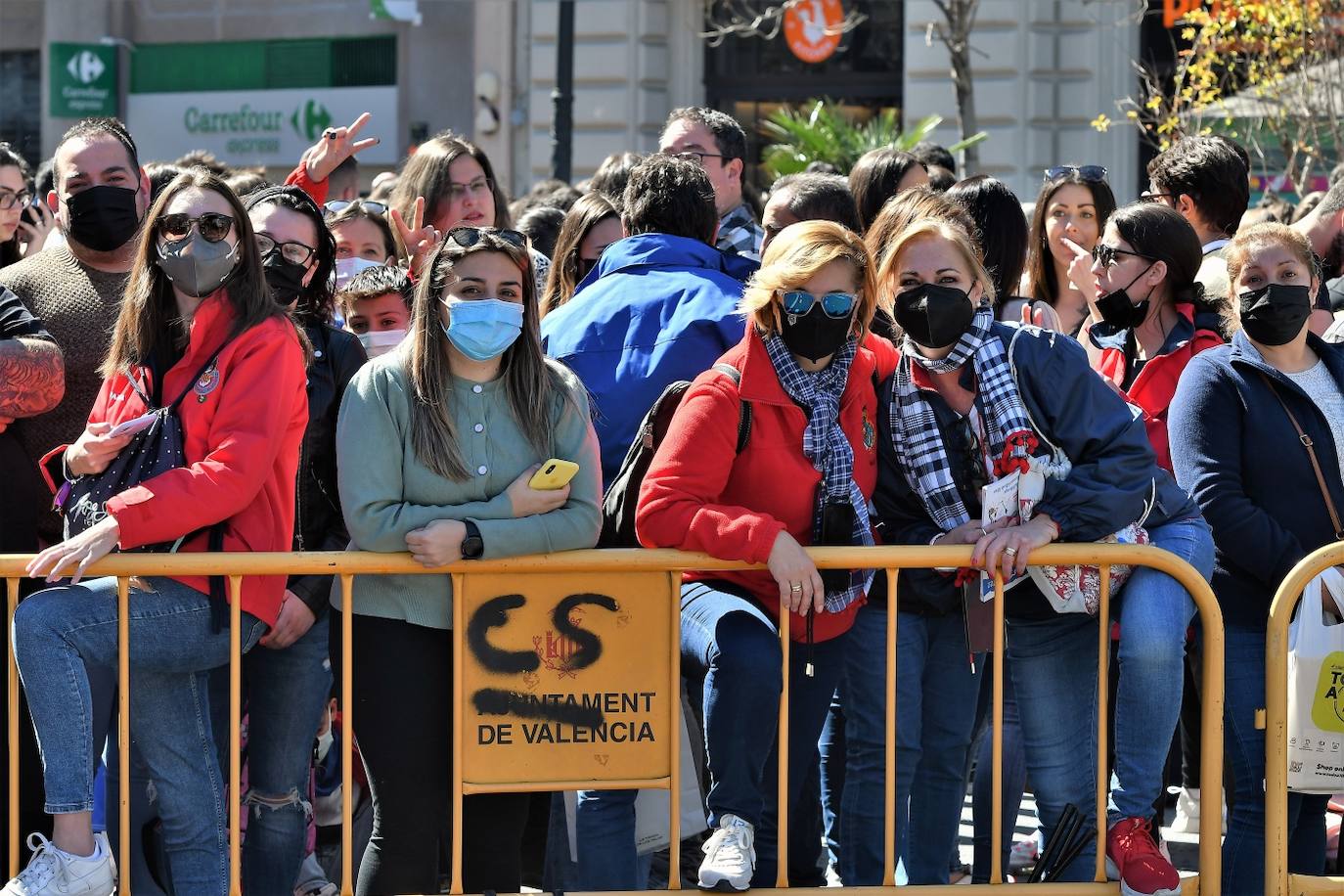 Fotos: Búscate en la mascletà del miércoles 9 de marzo