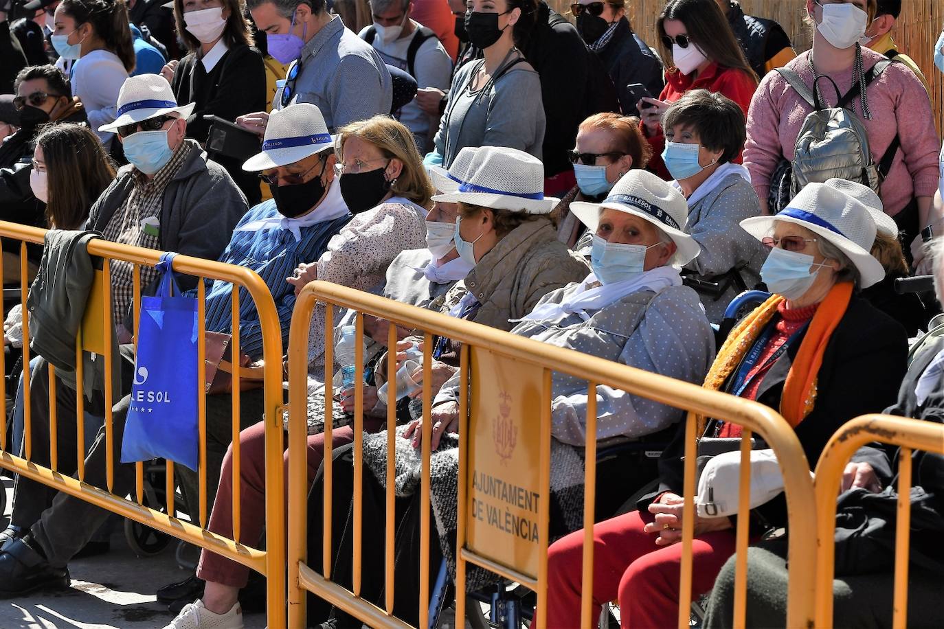 Fotos: Búscate en la mascletà del miércoles 9 de marzo