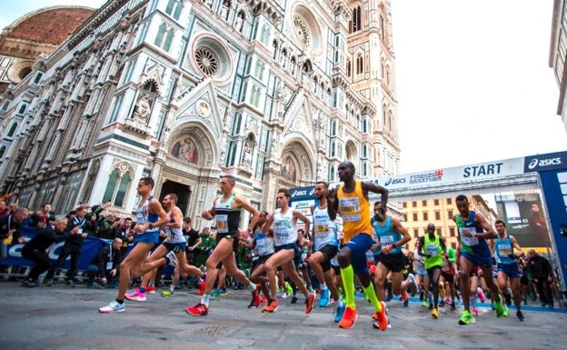 Salida del bello maratón de la ciudad italiana de Florencia. 