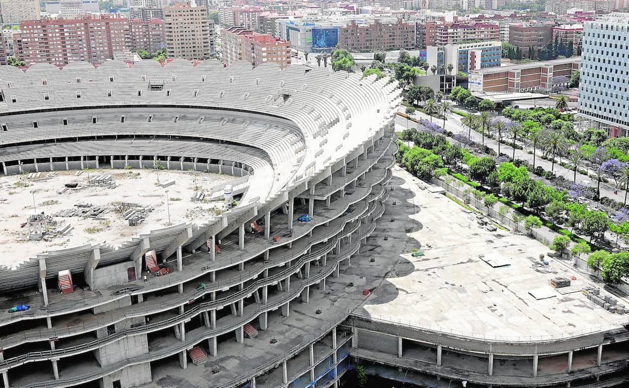 Aspecto del nuevo estadio, parado desde 2009.