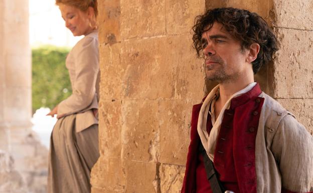 Peter Dinklage y Haley Bennett en 'Cyrano'.