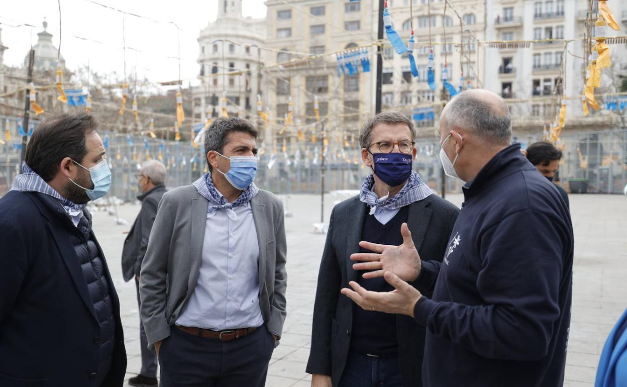 Fallas 2022: mascletà de hoy 11 de marzo | La mascletà de hoy, en directo: Feijóo arrastra a todos al balcón en el disparo de Pirotecnia Tomás