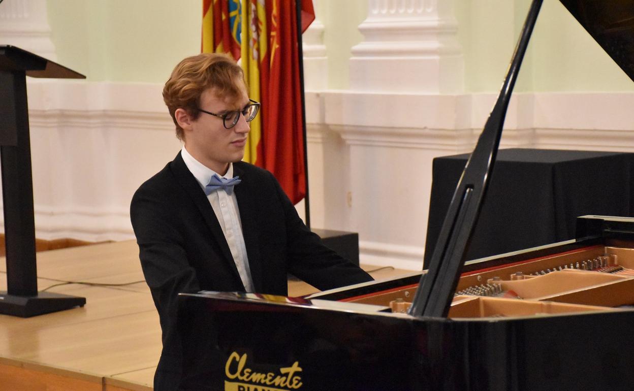 El pianista Ferrán López, en una de sus actuaciones. 