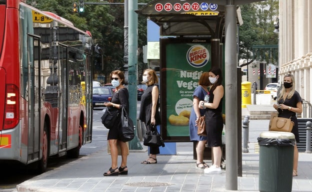 Estas son las líneas de la EMT que circularán las 24 horas en Fallas