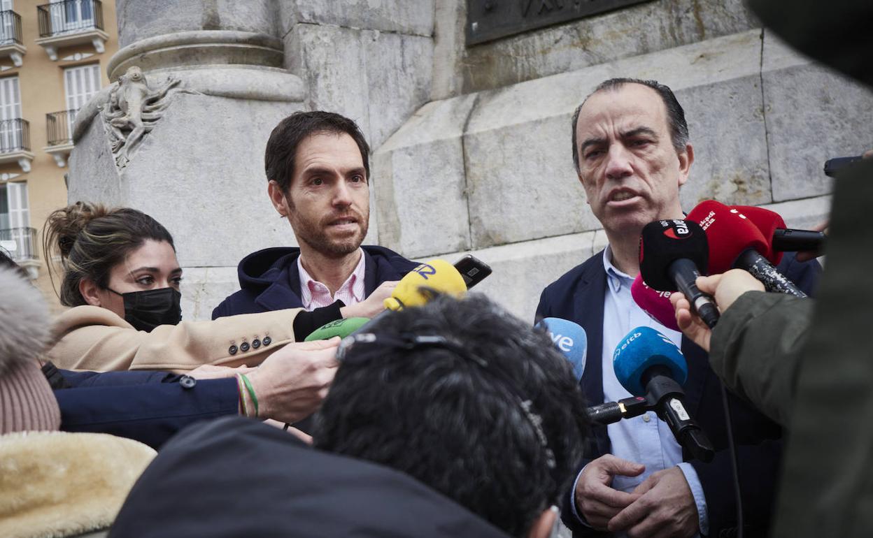 Sergio Sayas y Carlos García Adanero han anunciado sus planes en una convocatoria a los medios en Pamplona. 