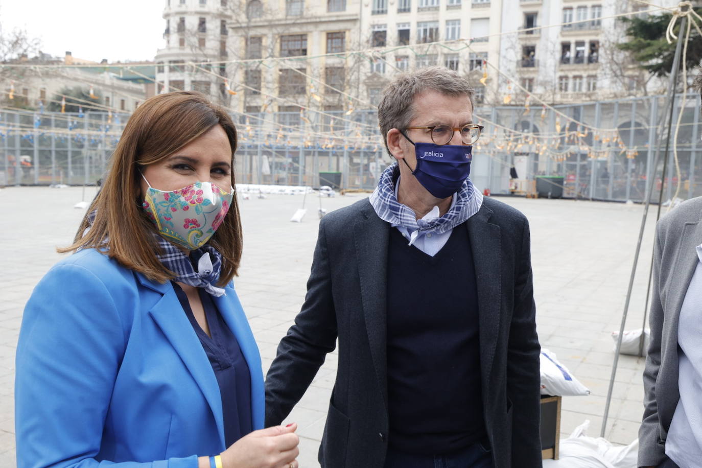 Alberto Núñez Feijóo ha decidido iniciar en Valencia su campaña para dirigir el PP y se ha convertido en el protagonista de la mascletà de este viernes 11 de marzo de 2022, disparada por Pirotecnia Tomás de Benicarló