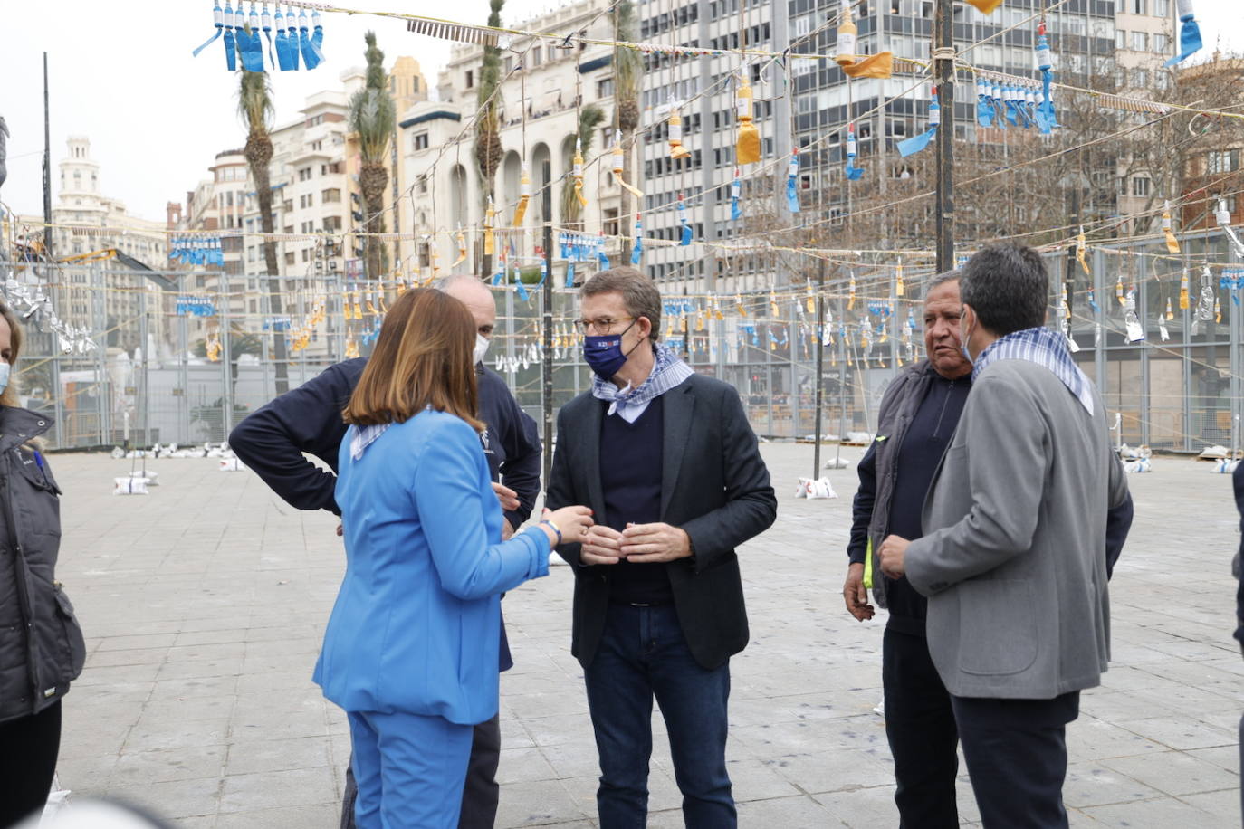 Alberto Núñez Feijóo ha decidido iniciar en Valencia su campaña para dirigir el PP y se ha convertido en el protagonista de la mascletà de este viernes 11 de marzo de 2022, disparada por Pirotecnia Tomás de Benicarló