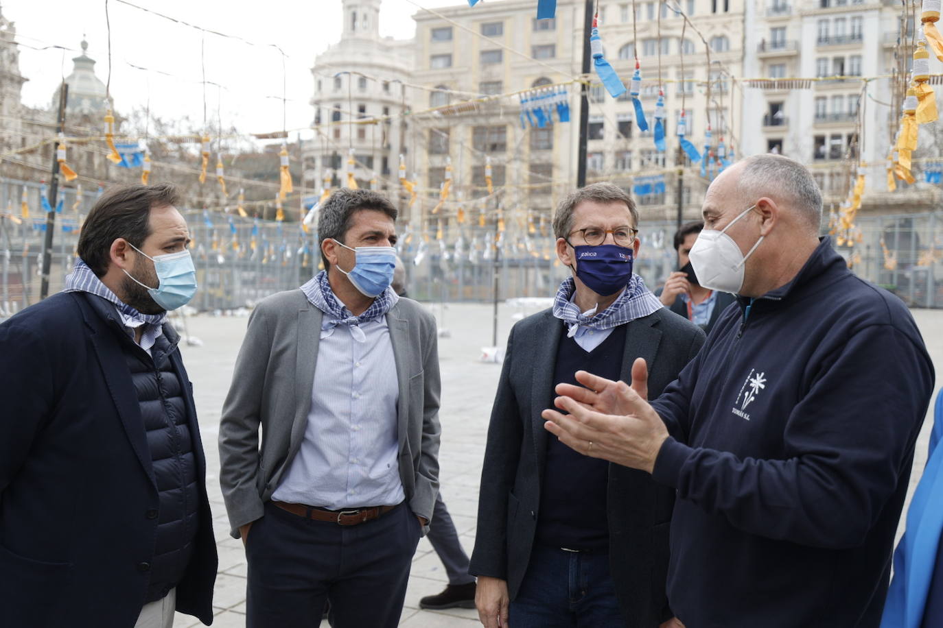 Alberto Núñez Feijóo ha decidido iniciar en Valencia su campaña para dirigir el PP y se ha convertido en el protagonista de la mascletà de este viernes 11 de marzo de 2022, disparada por Pirotecnia Tomás de Benicarló