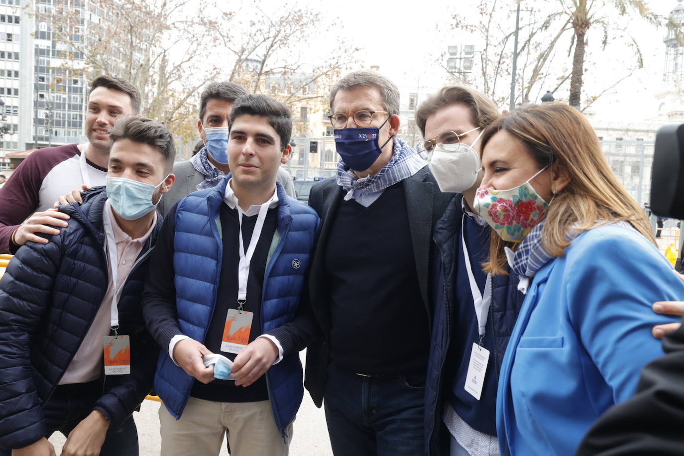 Alberto Núñez Feijóo ha decidido iniciar en Valencia su campaña para dirigir el PP y se ha convertido en el protagonista de la mascletà de este viernes 11 de marzo de 2022, disparada por Pirotecnia Tomás de Benicarló