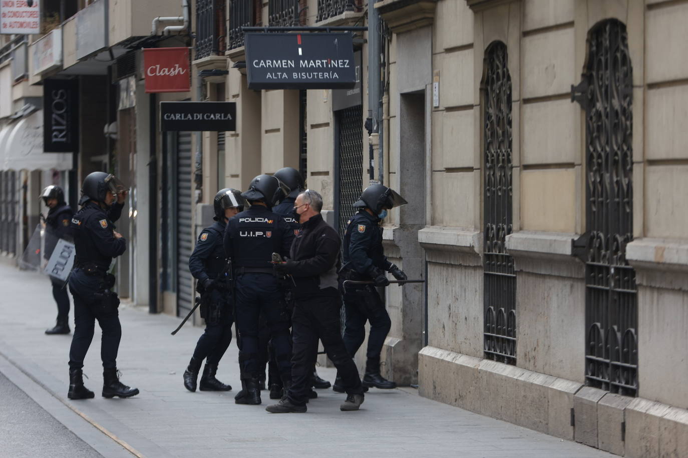 Agentes de la Policía Nacional han desalojado a la plataforma Esperanza Obrera del edificio de la Generalitat.