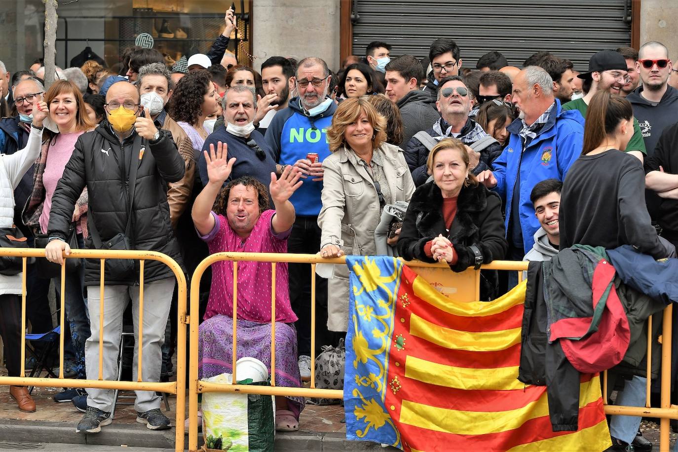 Fotos: Búscate en la mascletà del viernes 11 de marzo