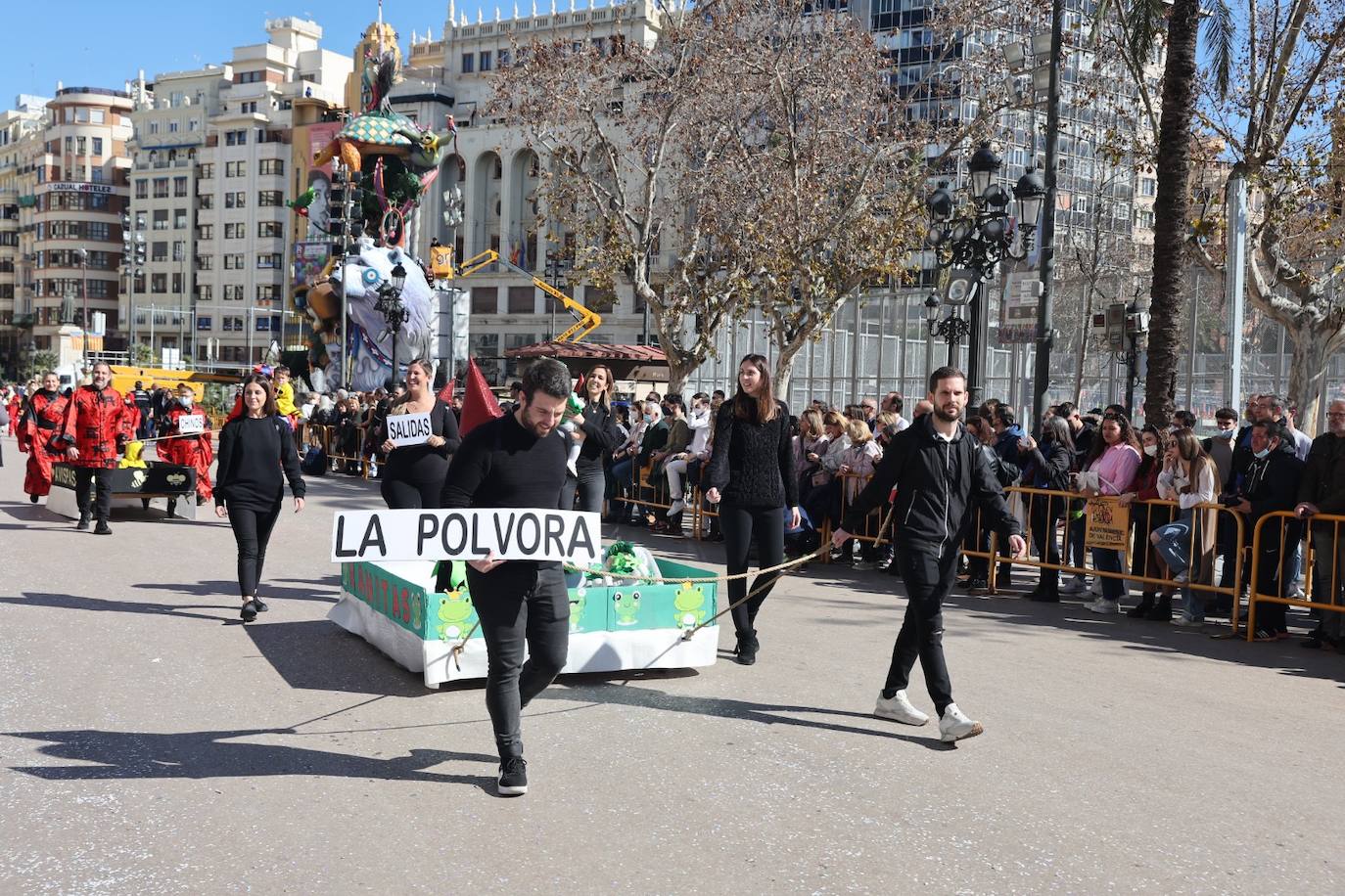 Cinco comisiones participan en el desfile.