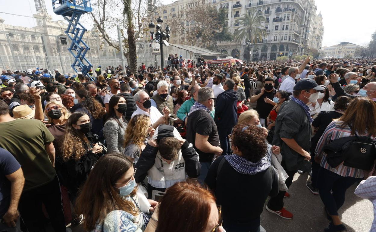 Mascletà de este domingo en la plaza del Ayuntamiento.