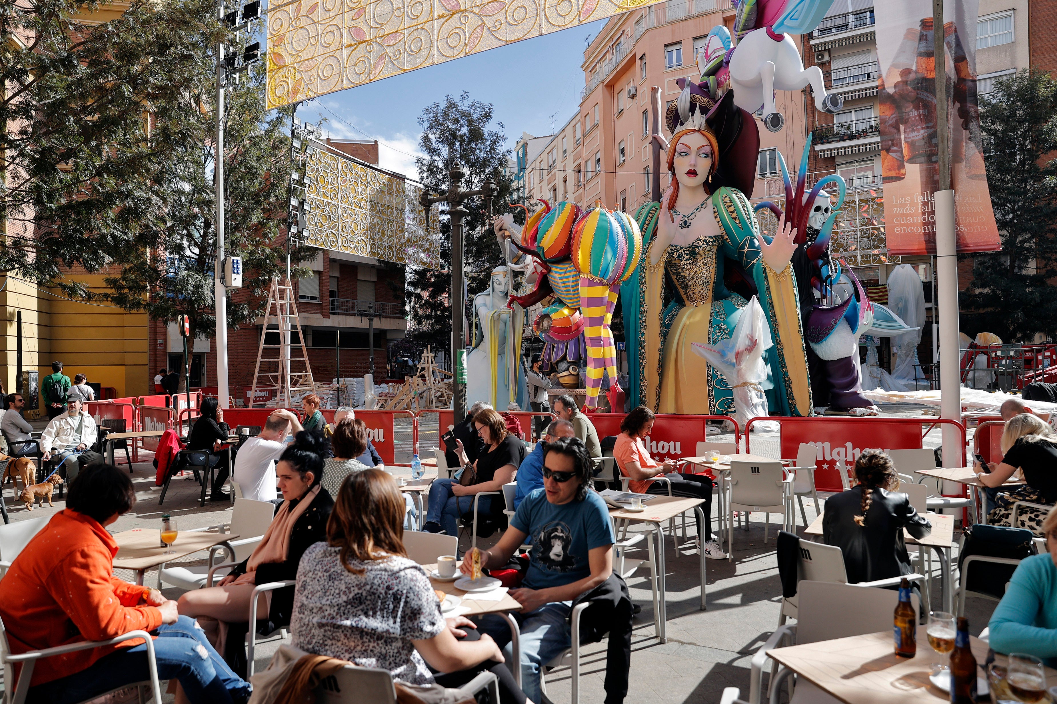 Fotos Fallas Valencia 2022: Las Fallas desafían a las lluvias