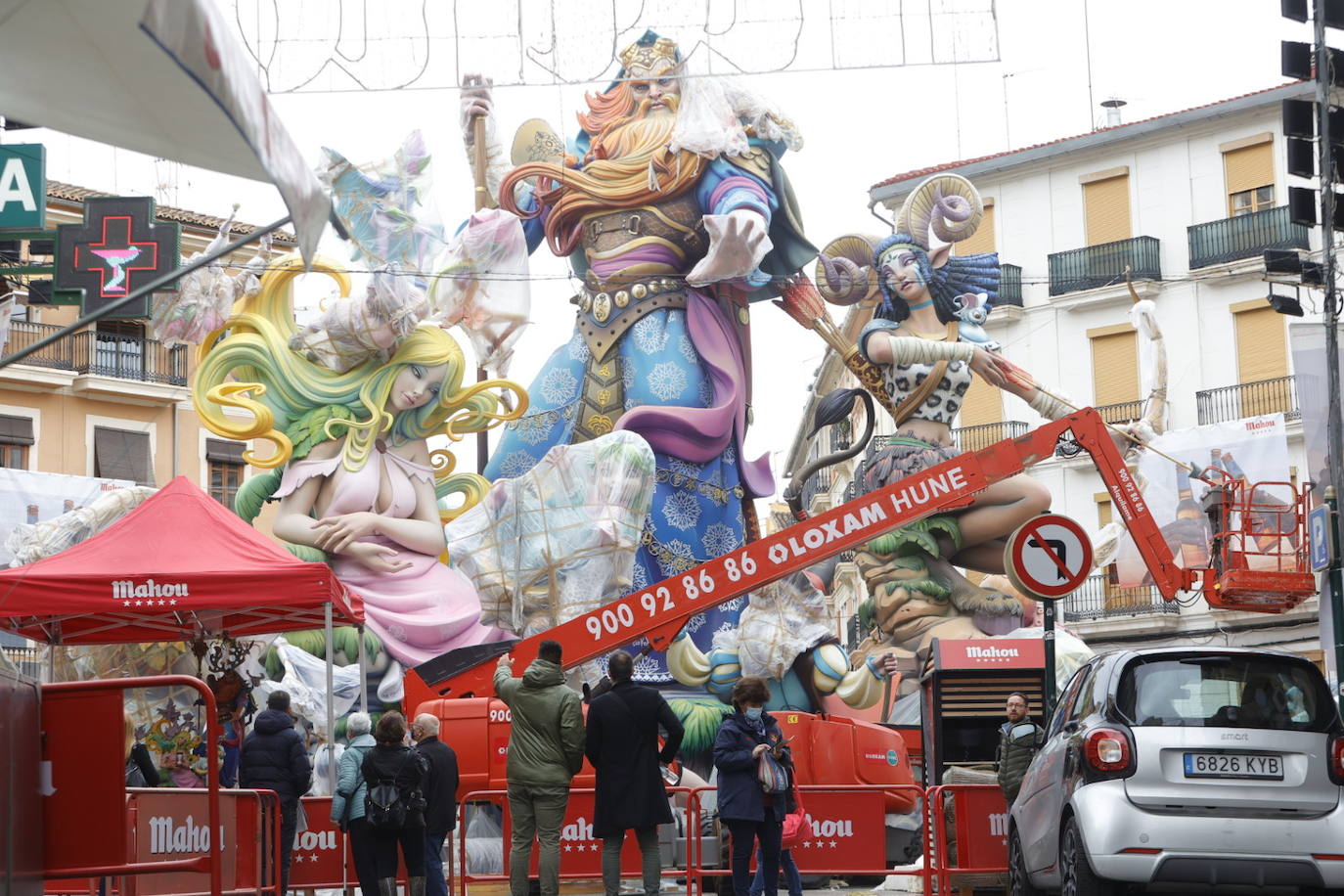 Fotos: Los plásticos que resguardan a las fallas de la lluvia