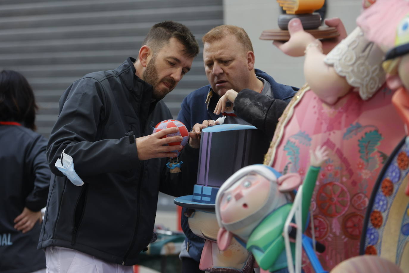 Fotos: Los plásticos que resguardan a las fallas de la lluvia