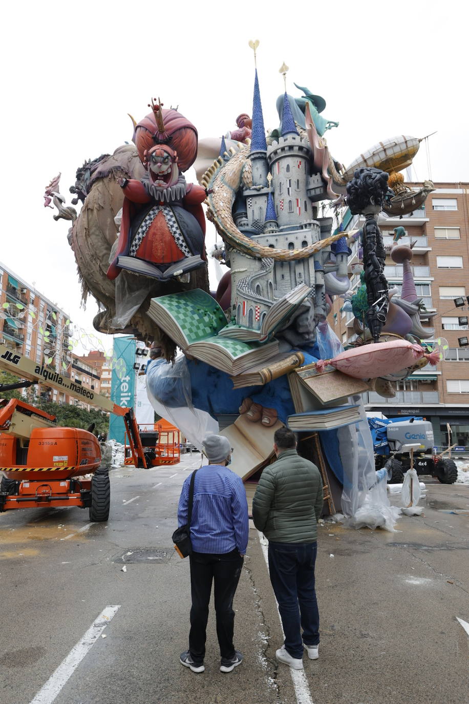 Fotos: Los plásticos que resguardan a las fallas de la lluvia